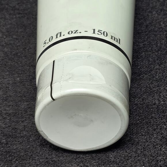 Kiehl's Clearly Corrective Brightening & Exfoliating Daily Cleanser 5 oz. - Picture 4 of 5